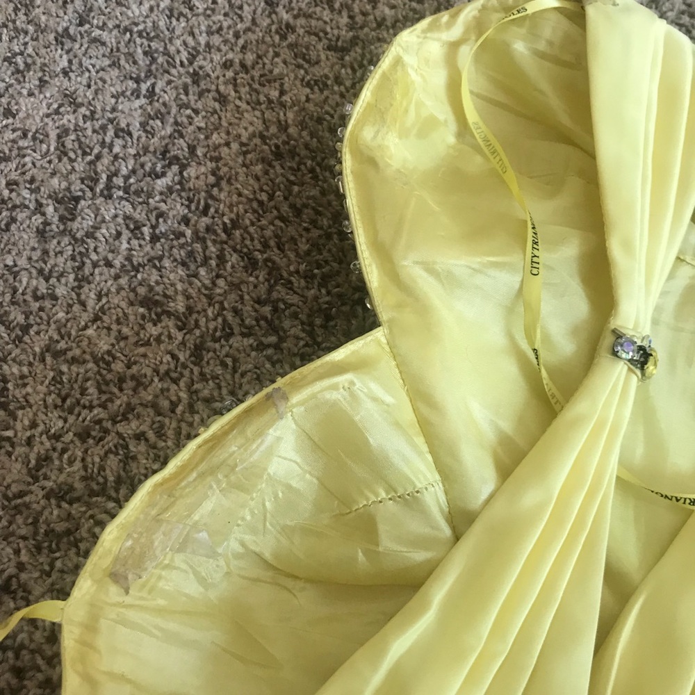 Yellow strapless prom dress. - Picture 5 of 6